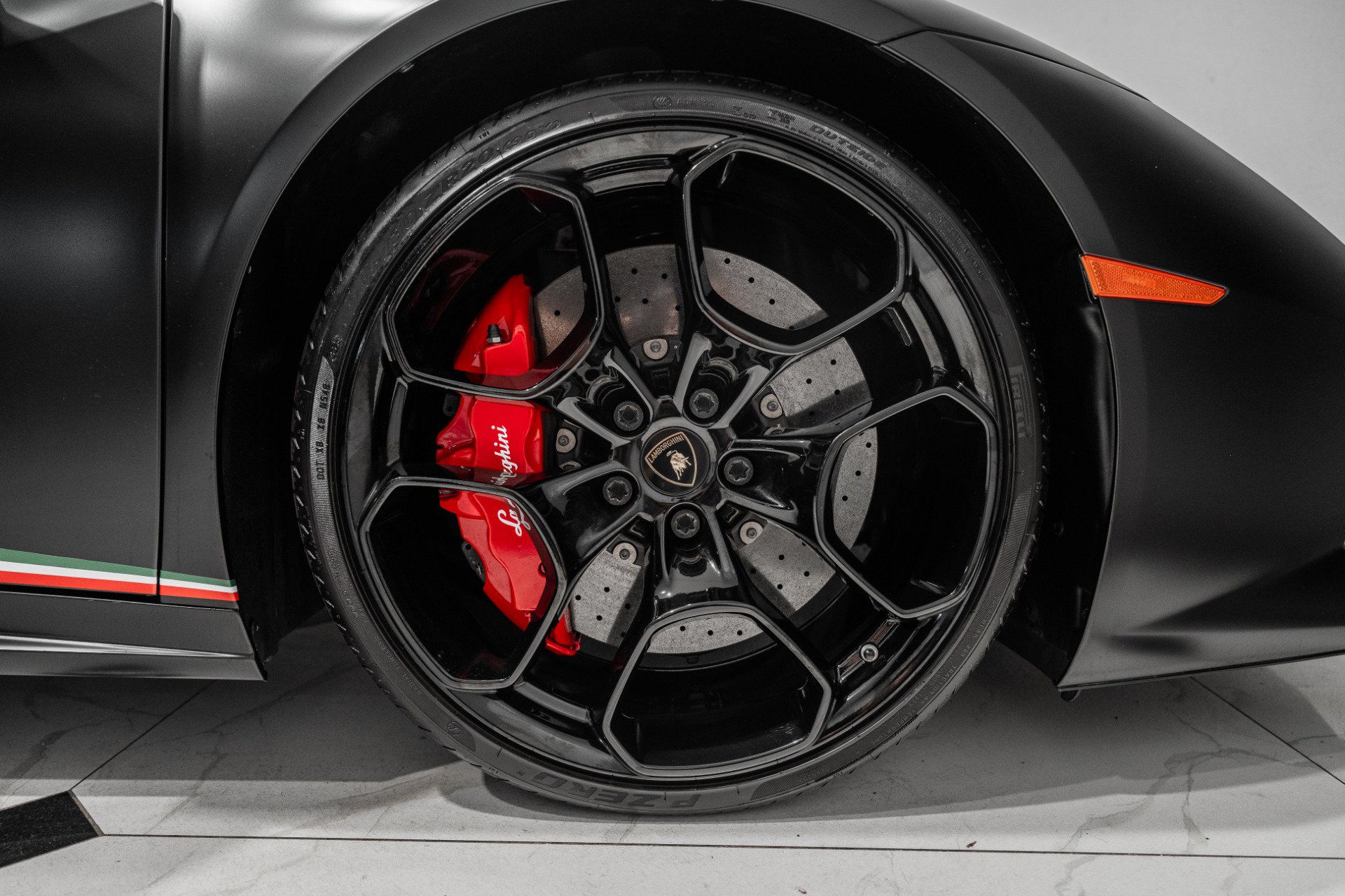 Used 2016 Lamborghini Huracan LP 610-4 AWD/4WD image 12