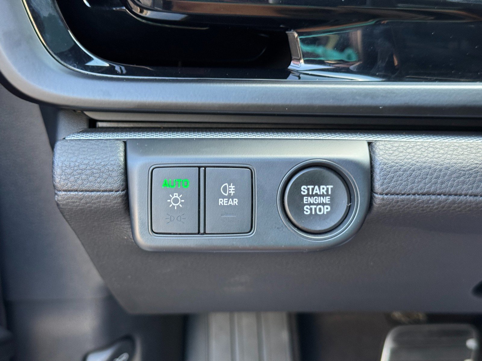 Used 2025 Porsche Panamera w/ Premium Package RWD image 20