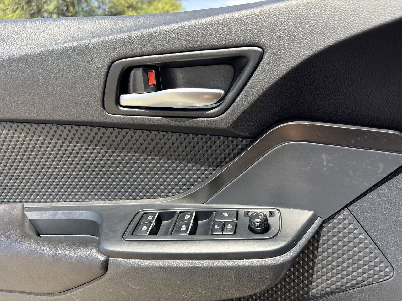 Used 2018 Toyota C-HR XLE FWD image 19