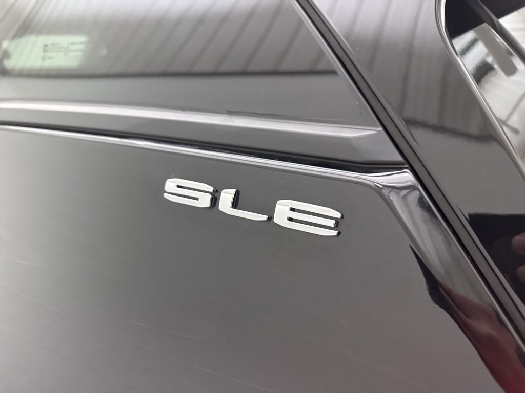 Used 2023 GMC Terrain SLE w/ Driver Convenience Package image 11