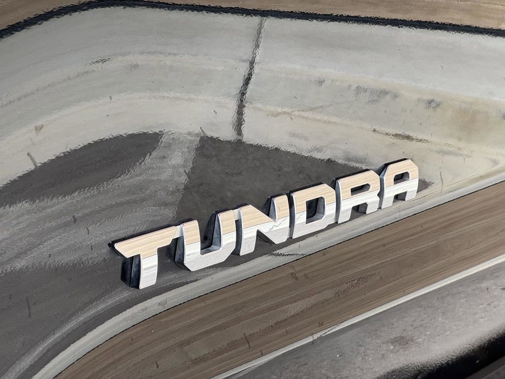 Used 2017 Toyota Tundra SR5 w/ SR5 Upgrade Package AWD/4WD image 9