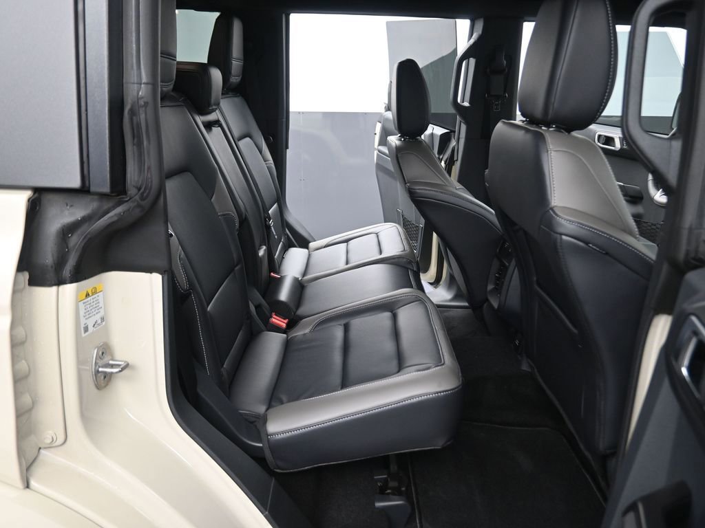 Used 2025 Ford Bronco Outer Banks image 14