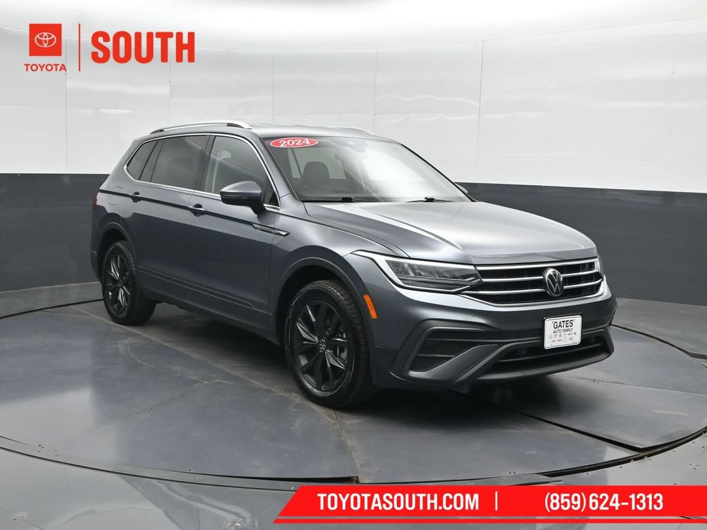 Used 2024 Volkswagen Tiguan SE AWD/4WD image 4
