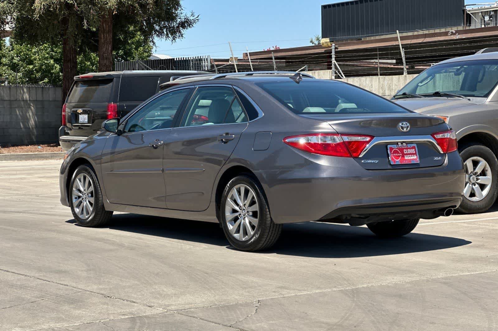 Used 2017 Toyota Camry XLE FWD image 7
