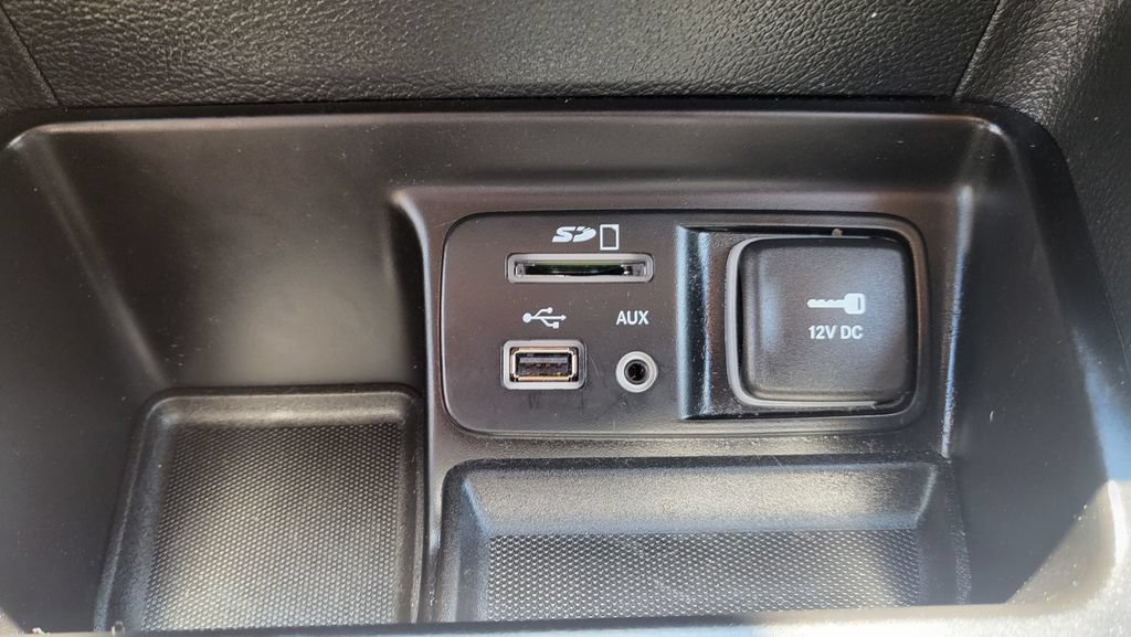 Used 2016 Jeep Cherokee Sport FWD image 34