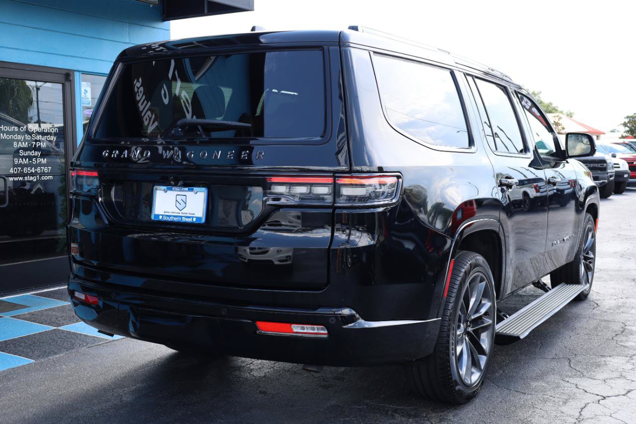 Used 2025 Jeep Grand Wagoneer Series III w/ Rear Seat Video Group 1 AWD/4WD image 4