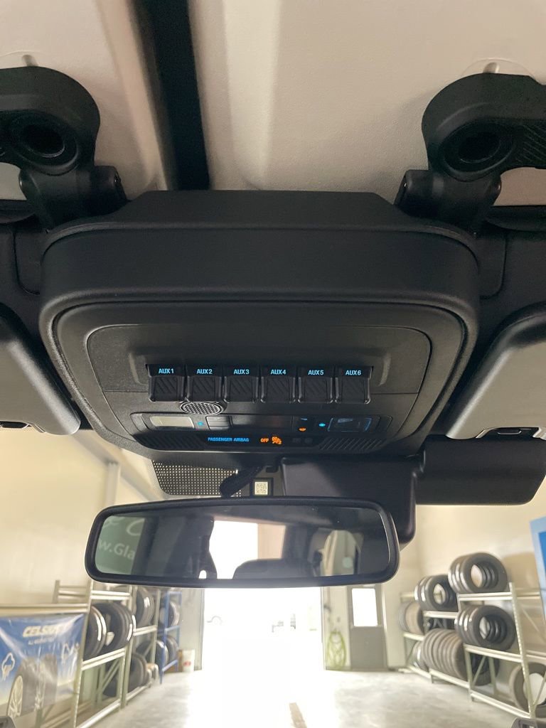 New 2025 Ford Bronco Badlands image 16