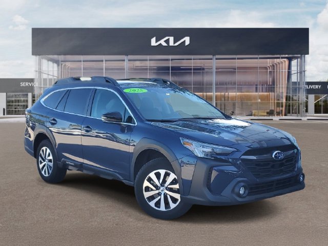 Used 2025 Subaru Outback Premium AWD/4WD image 1