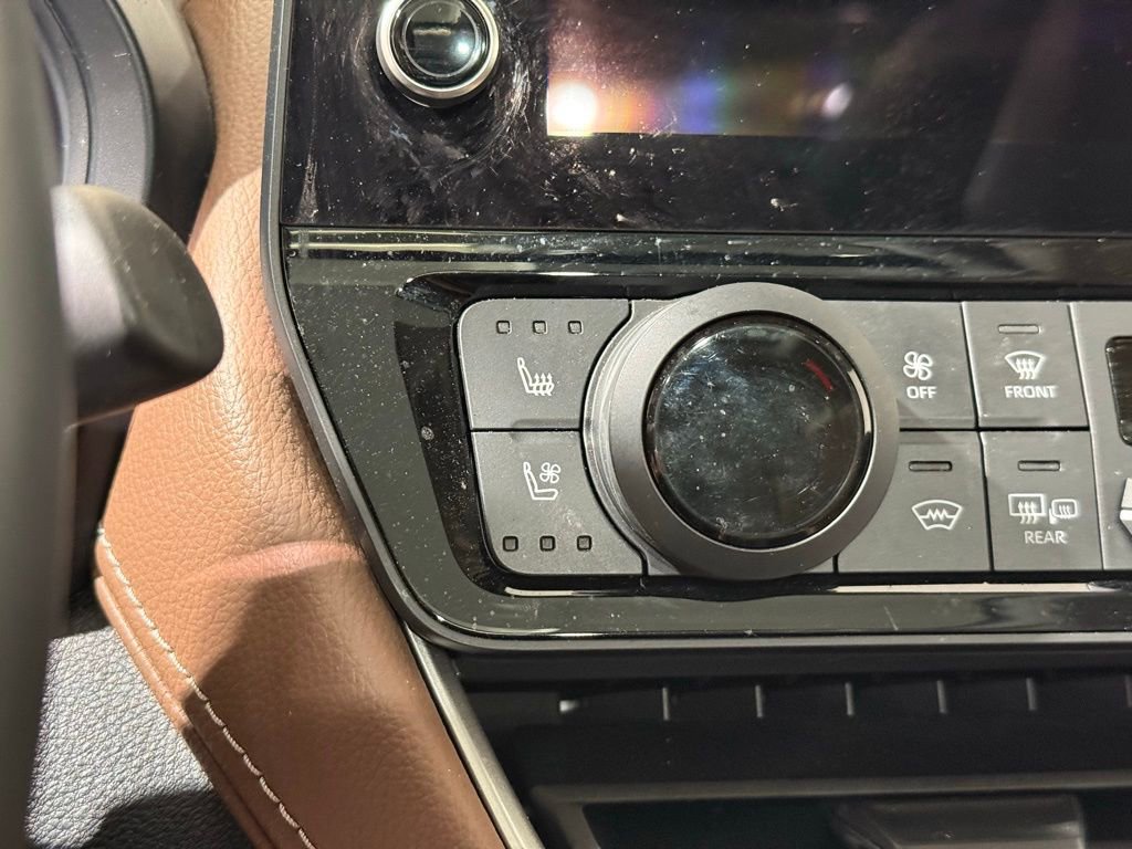 Certified 2024 Toyota Grand Highlander AWD image 31