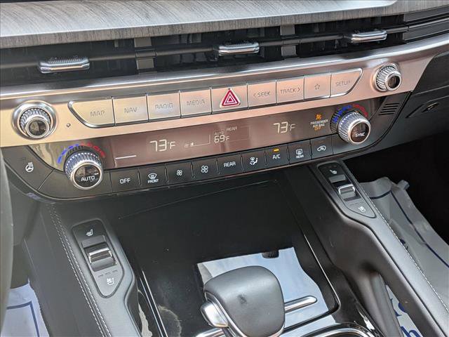 Used 2024 Kia Telluride EX w/ EX Captain's Chair Package image 17