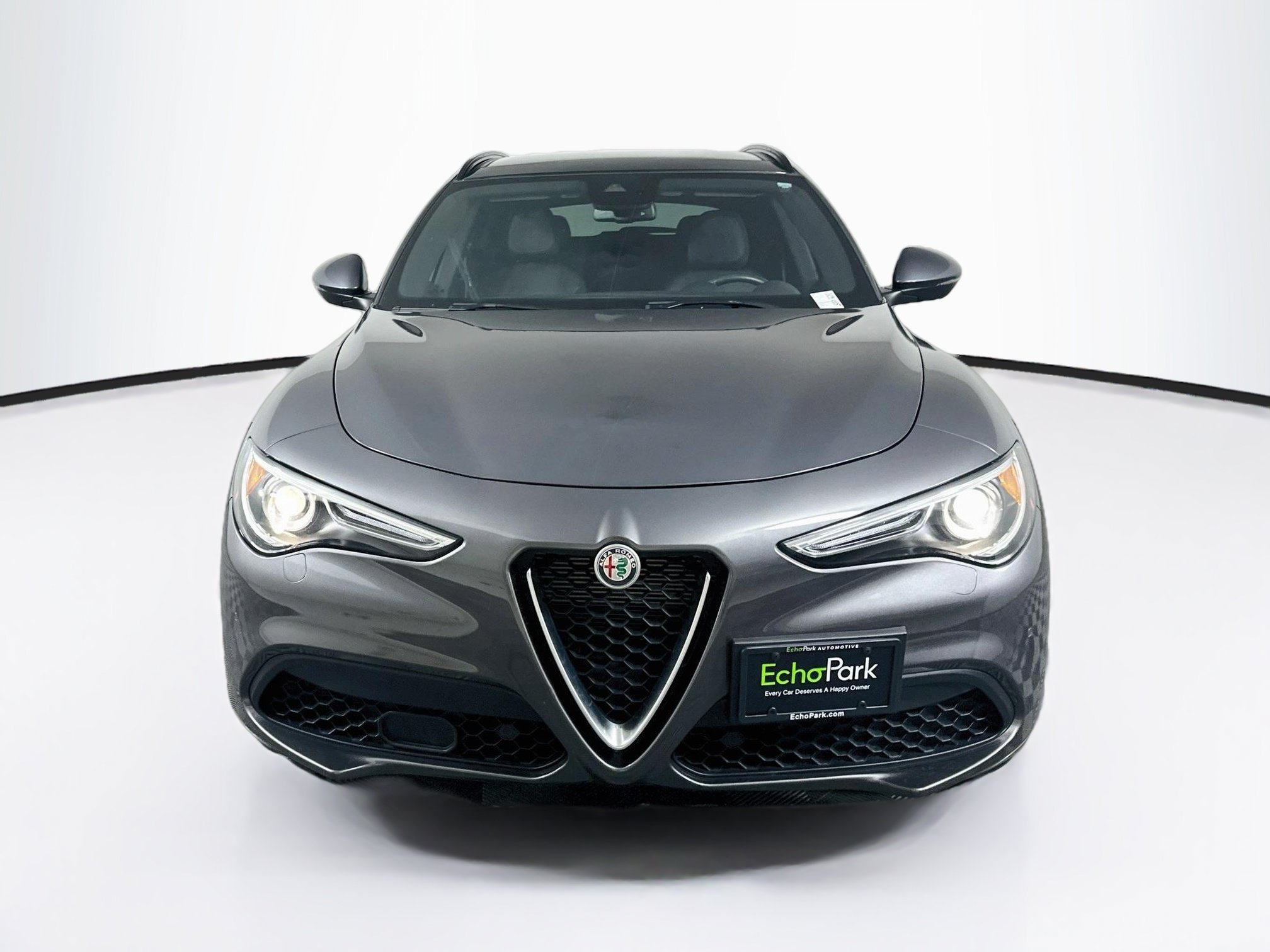 Used 2023 Alfa Romeo Stelvio Ti AWD/4WD image 2