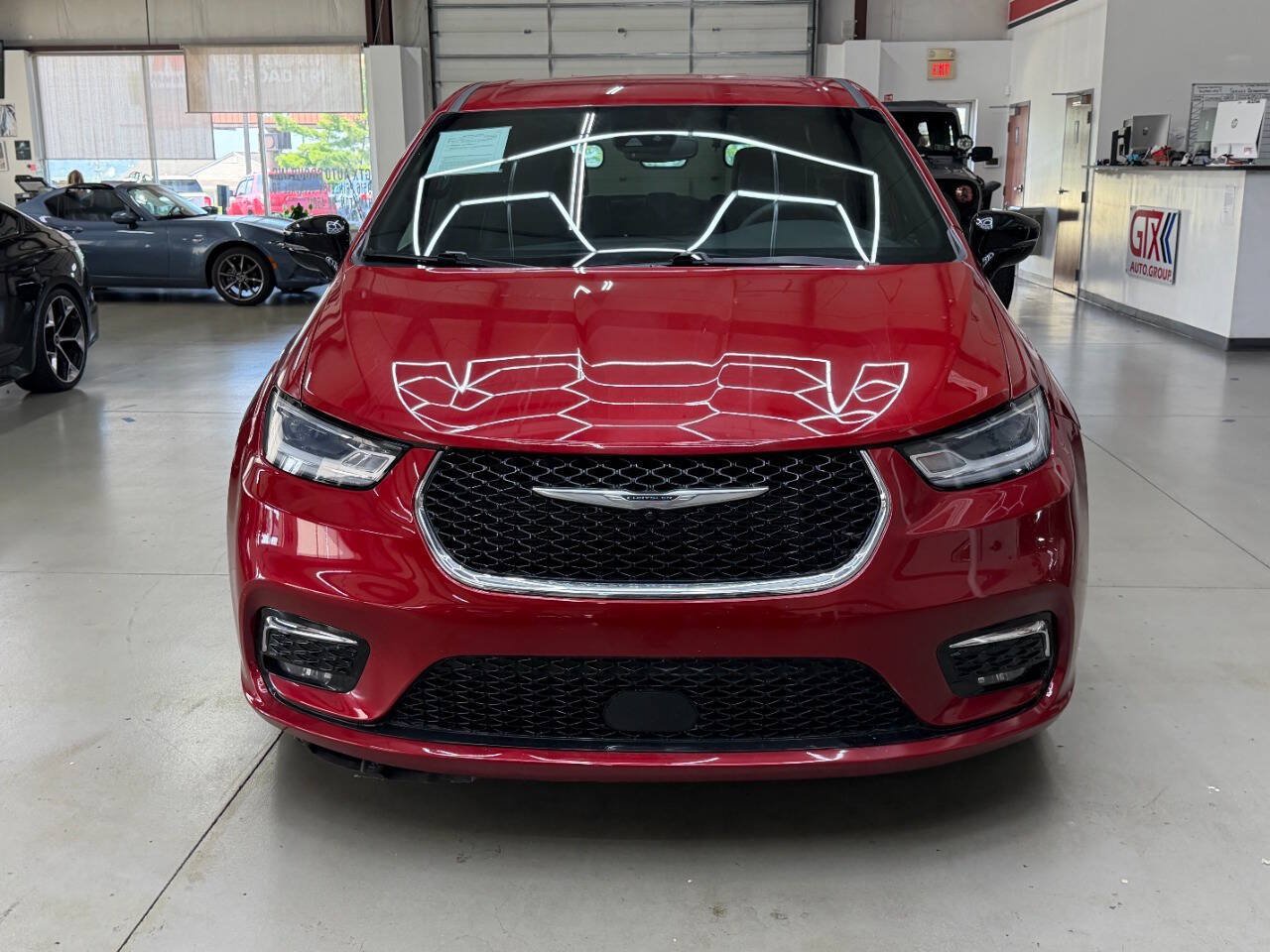 Used 2025 Chrysler Pacifica Select FWD image 6