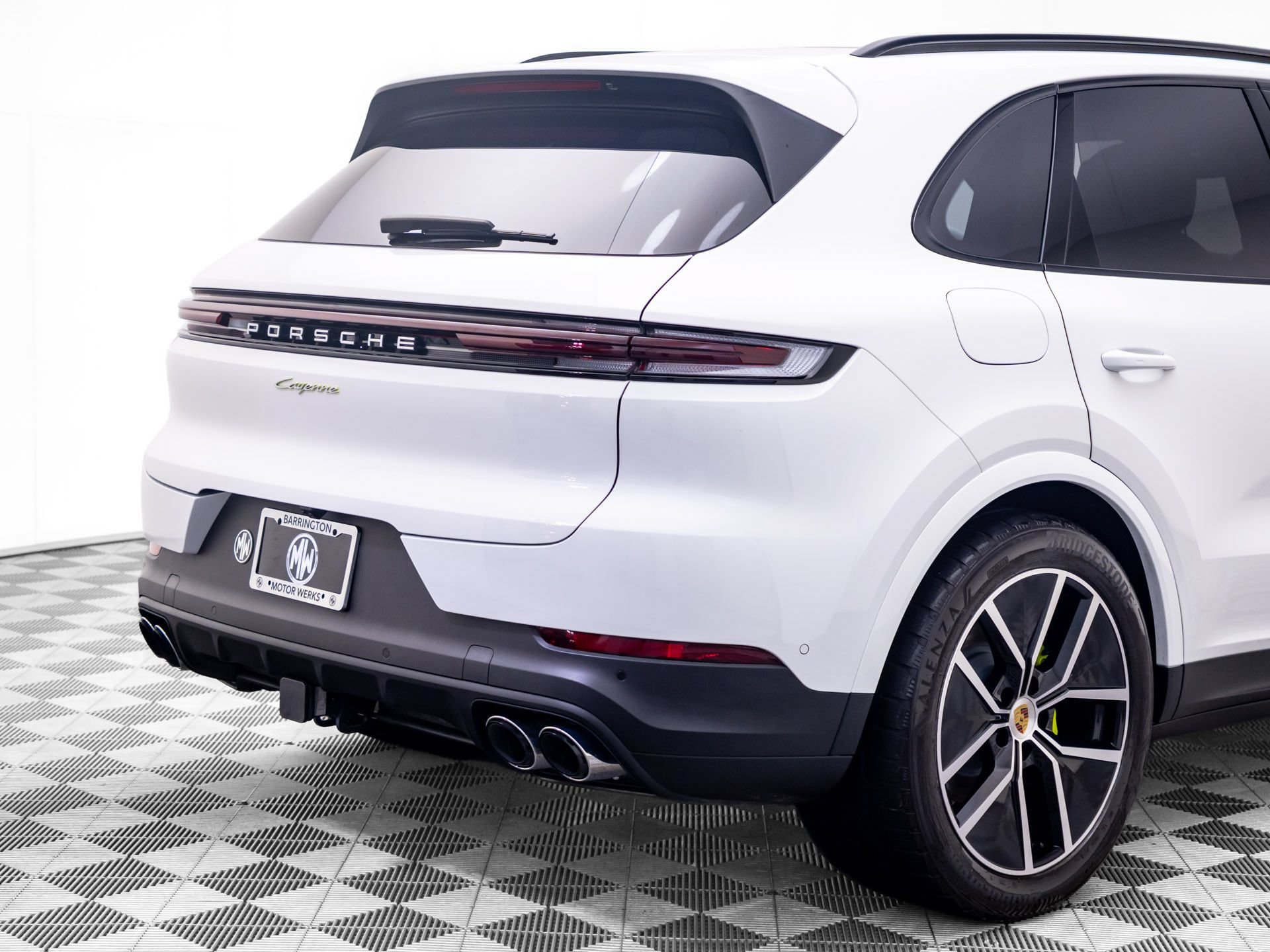 Certified 2024 Porsche Cayenne AWD/4WD image 33
