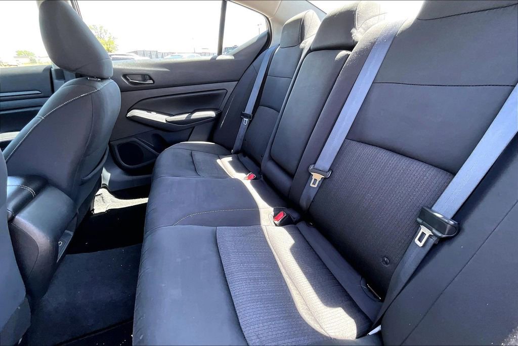 Used 2025 Nissan Altima 2.5 SV FWD image 24