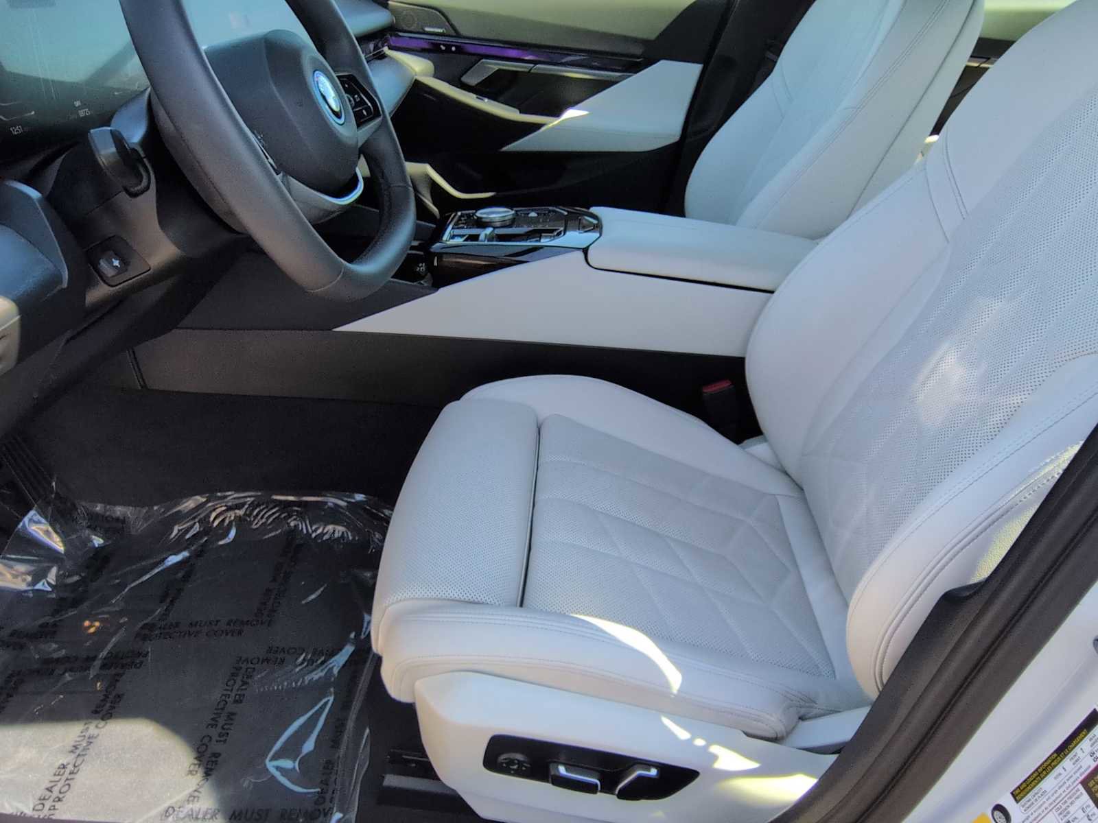 Used 2025 BMW i5 xDrive40 w/ Premium Package image 17