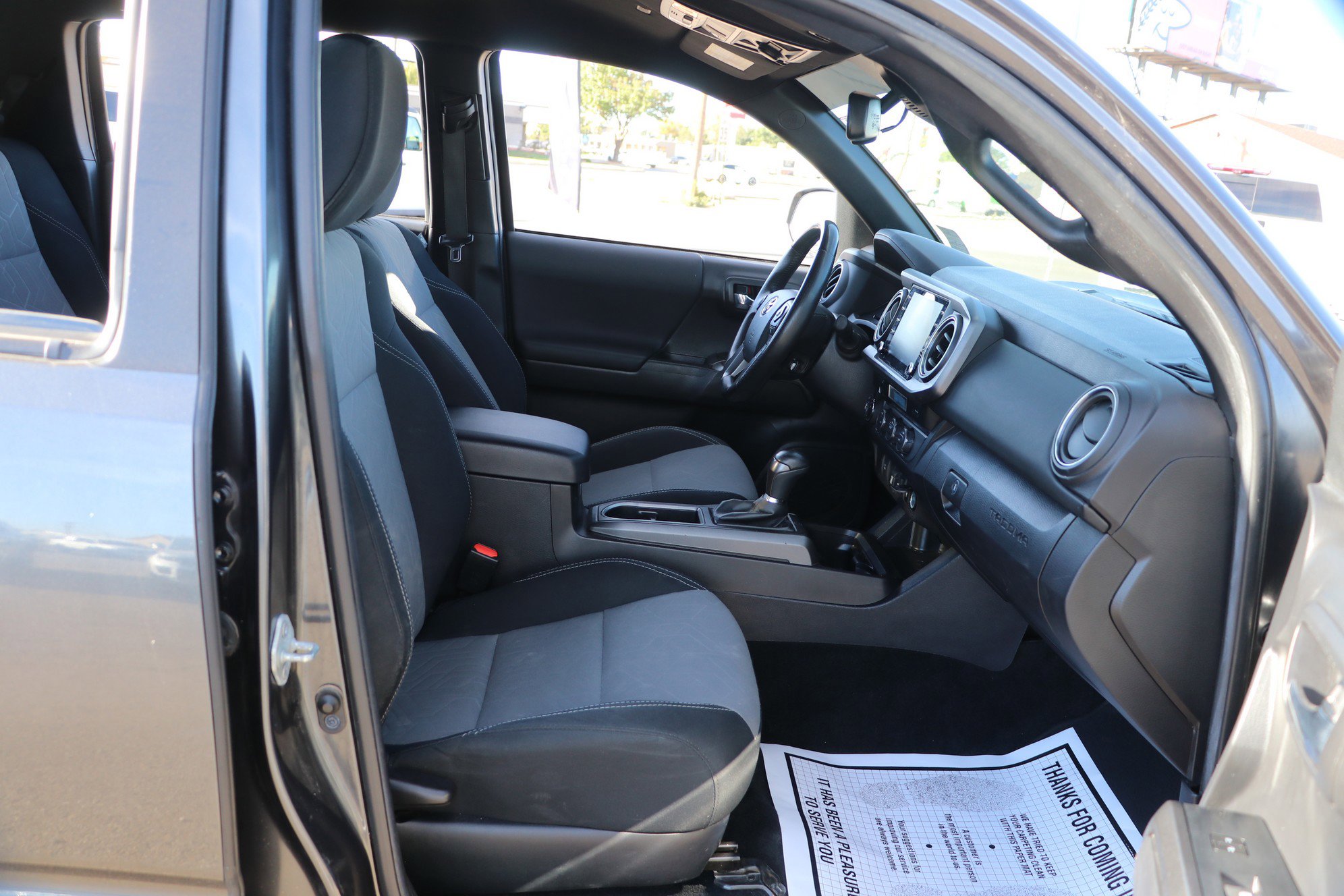 Used 2022 Toyota Tacoma TRD Off-Road image 31