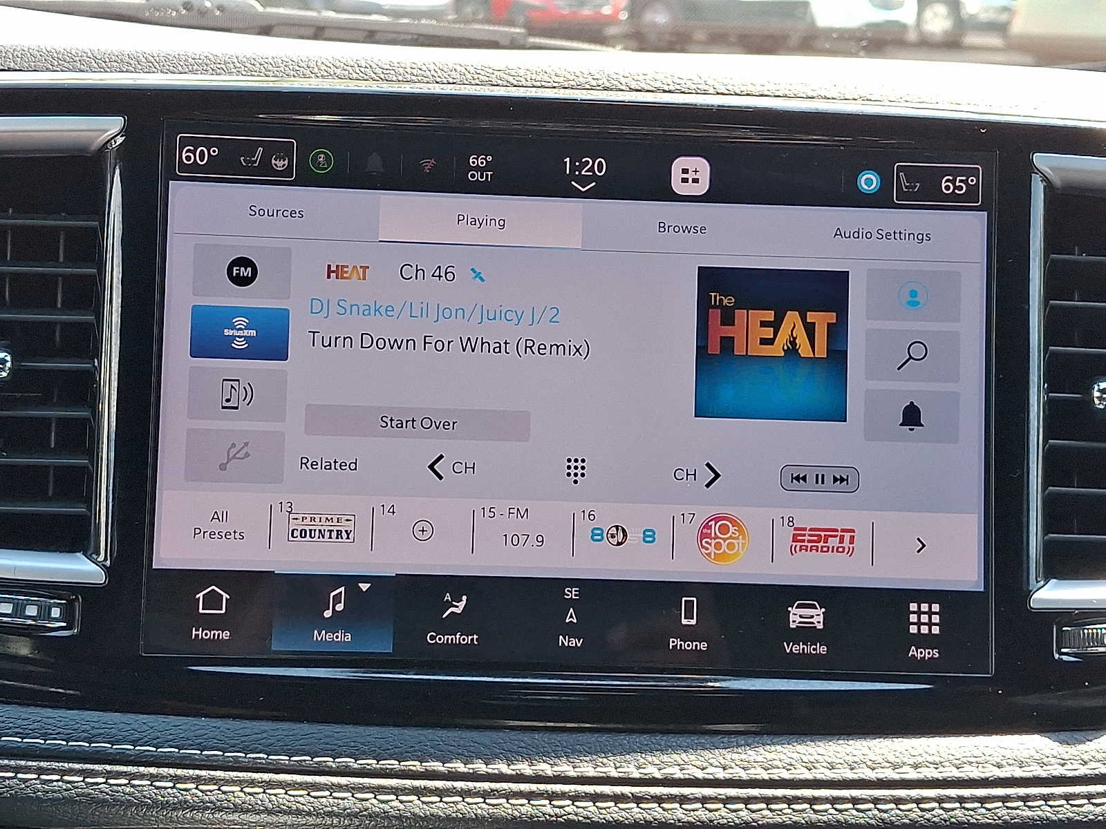 Used 2025 Chrysler Pacifica Limited FWD image 18