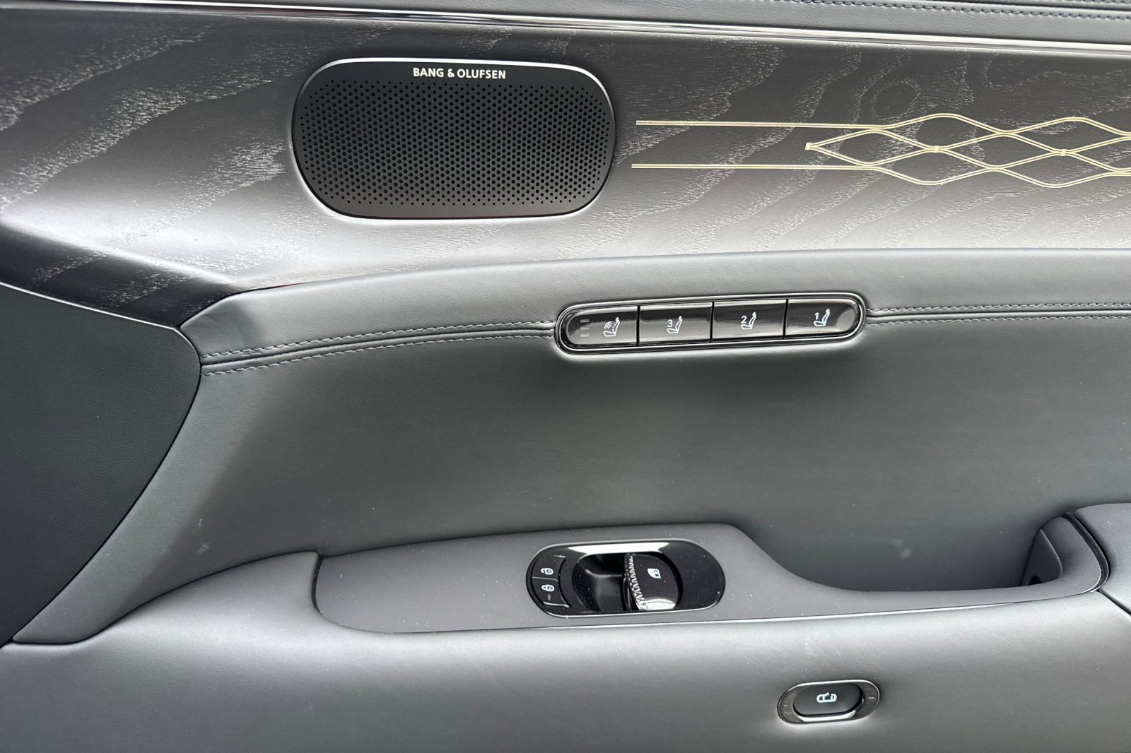 New 2026 Genesis G90 3.5T Prestige image 18