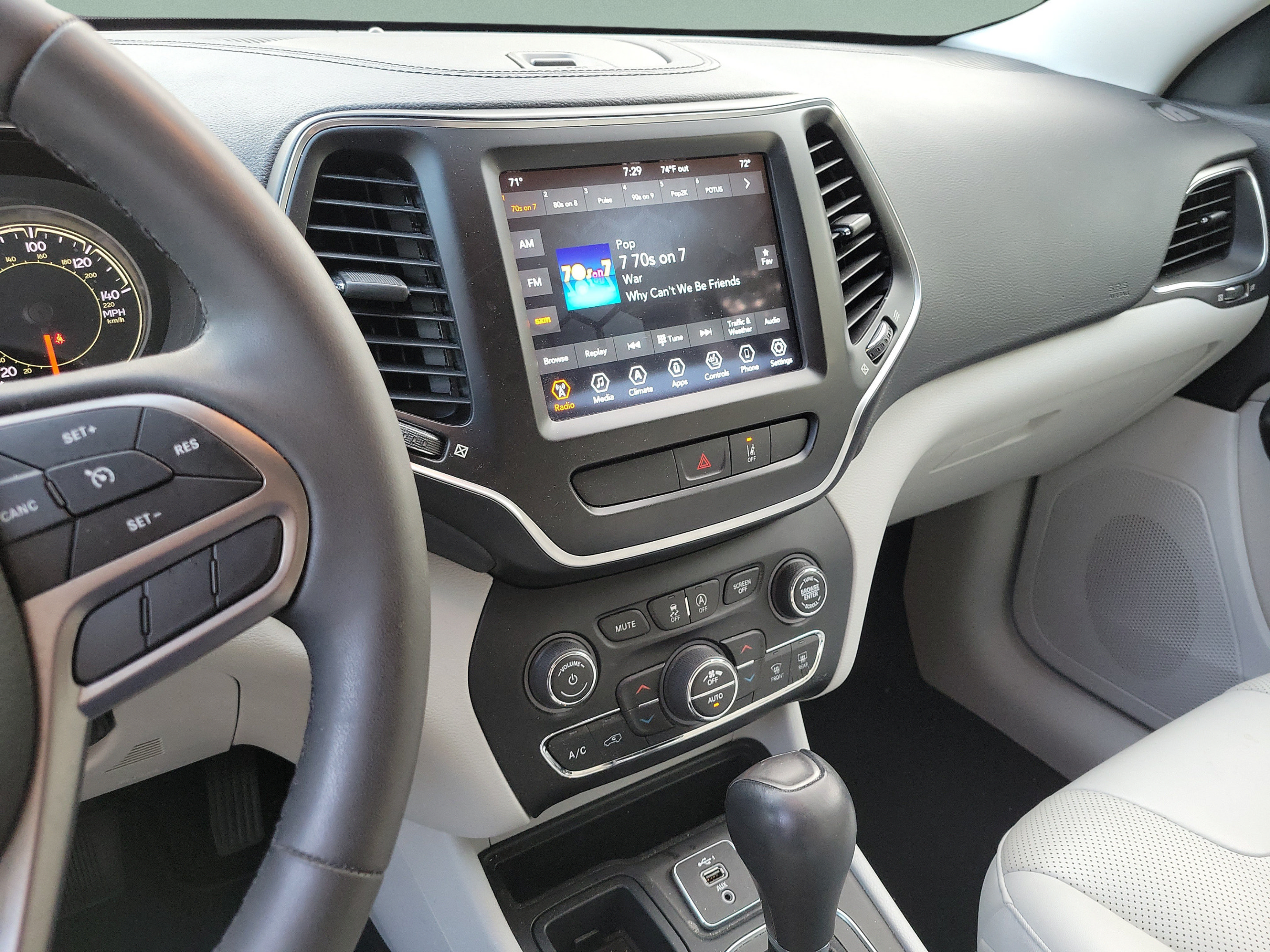 Certified 2022 Jeep Cherokee Latitude Lux w/ Sun & Sound Group FWD image 23