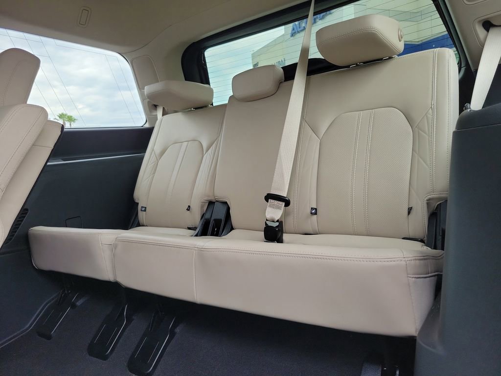 Used 2024 Ford Expedition Platinum AWD/4WD image 12