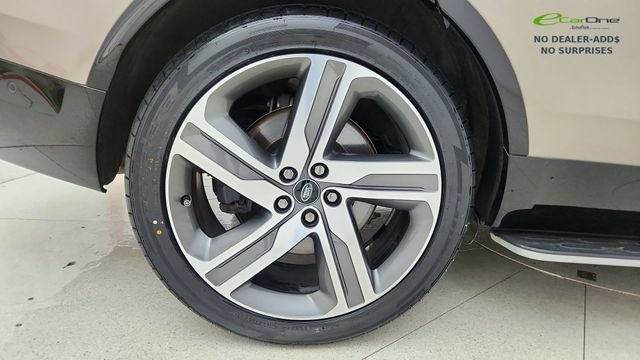 Used 2024 Land Rover Discovery Metropolitan Edition AWD/4WD image 76