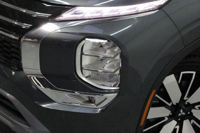 New 2026 Mitsubishi Outlander SE image 2