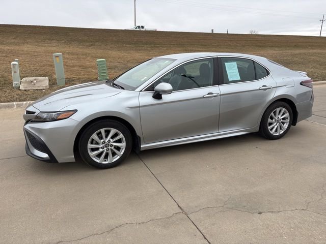 Used 2022 Toyota Camry SE image 7