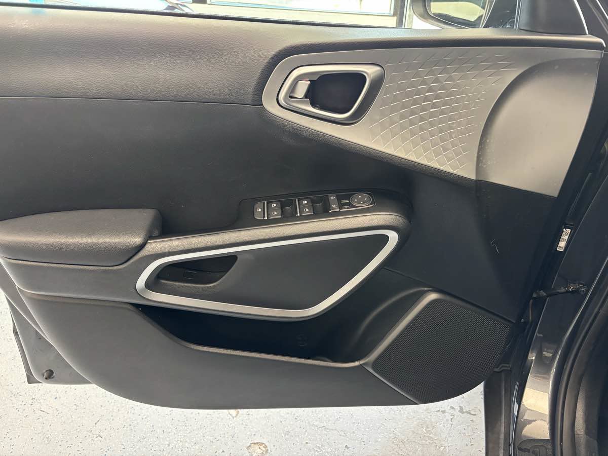 Used 2022 Kia Soul LX FWD image 43