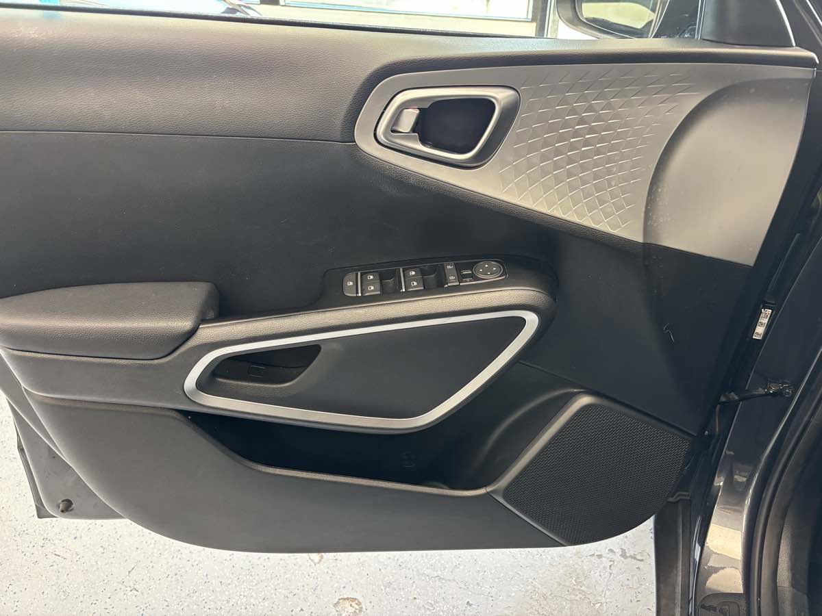Used 2022 Kia Soul LX FWD image 43