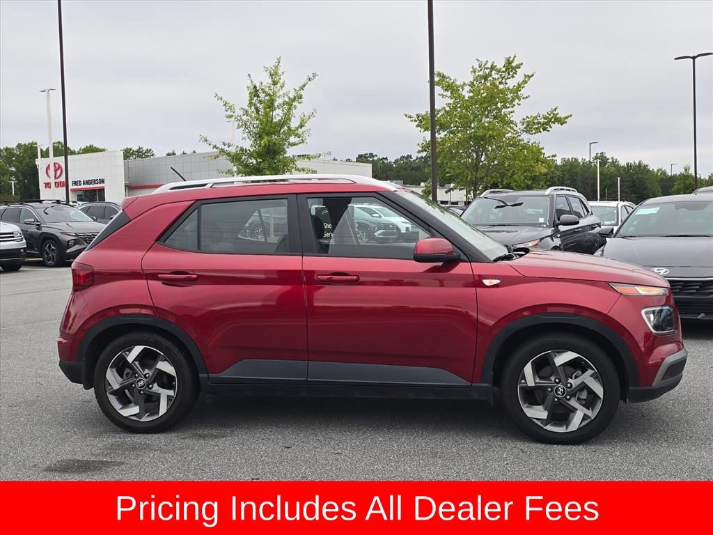 Used 2024 Hyundai Venue Limited FWD image 2