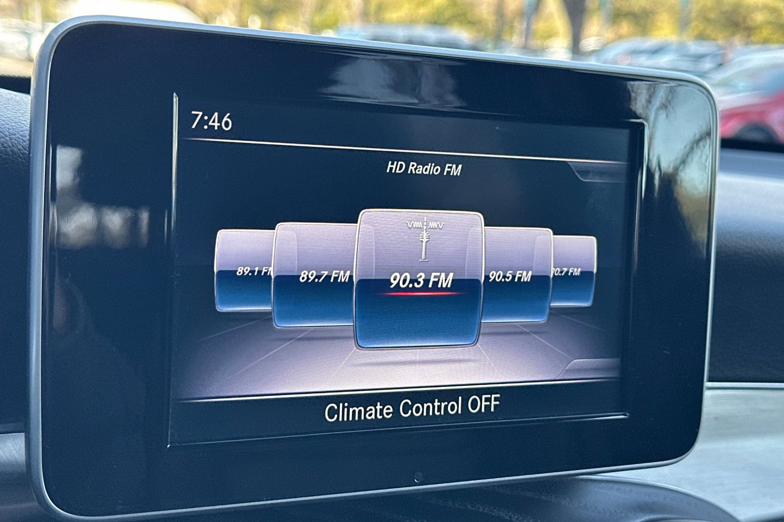 Used 2019 Mercedes-Benz GLC 350e 4MATIC image 25