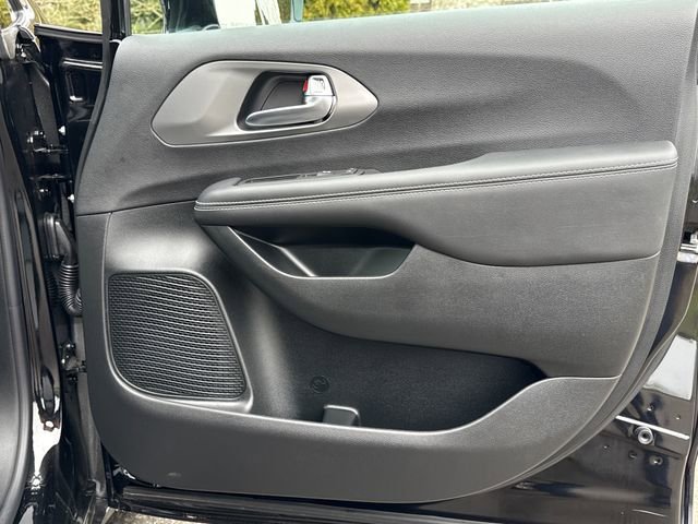 New 2026 Chrysler Pacifica Select AWD/4WD image 25