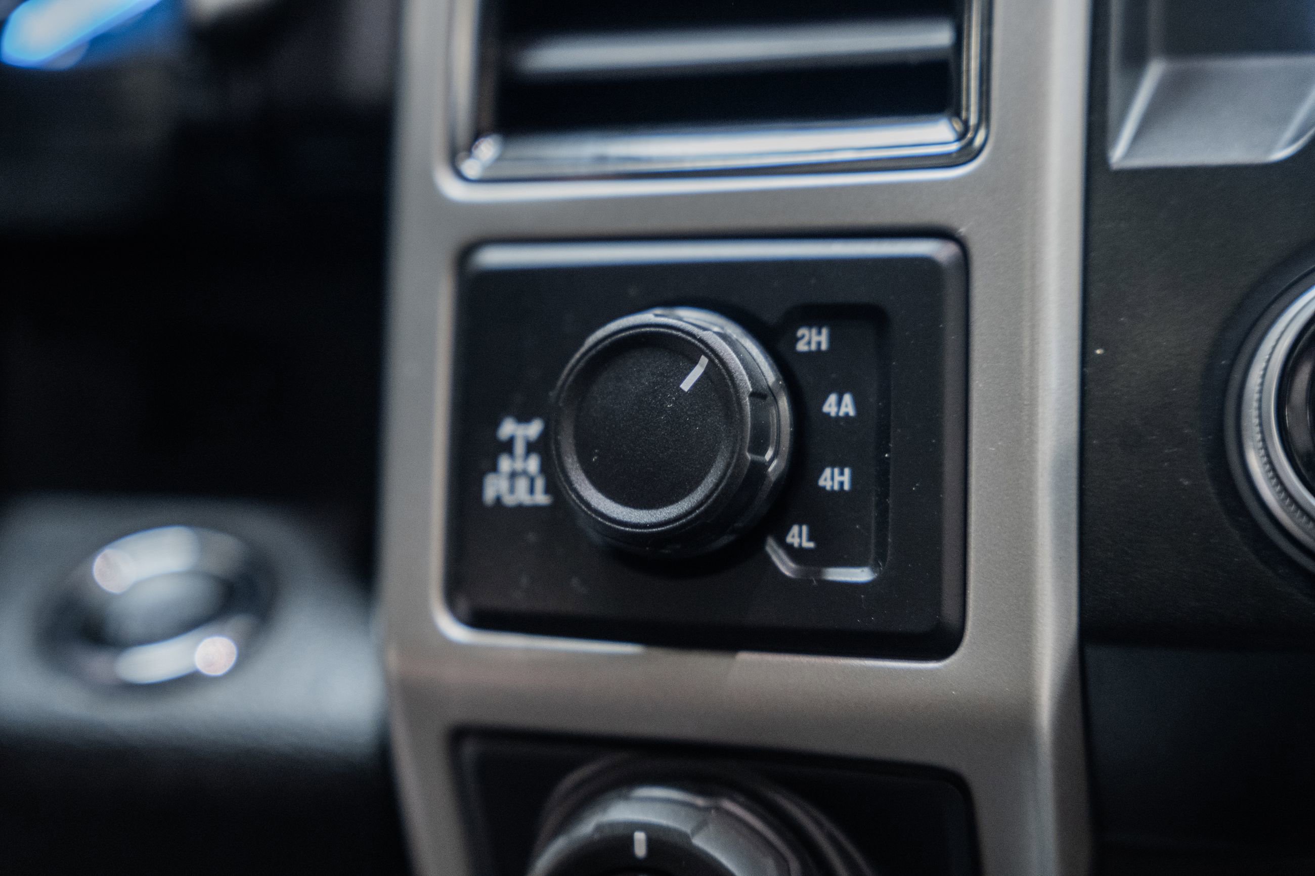 Certified 2019 Ford F150 Lariat w/ Equipment Group 502A Luxury image 30