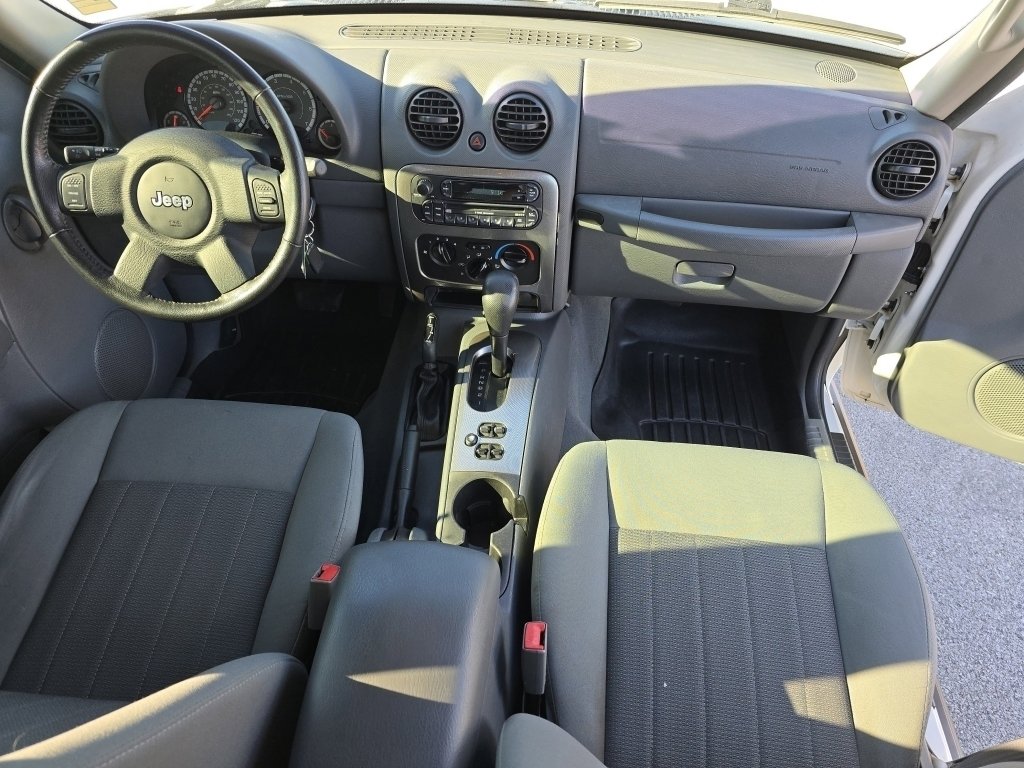 Used 2007 Jeep Liberty Sport image 19