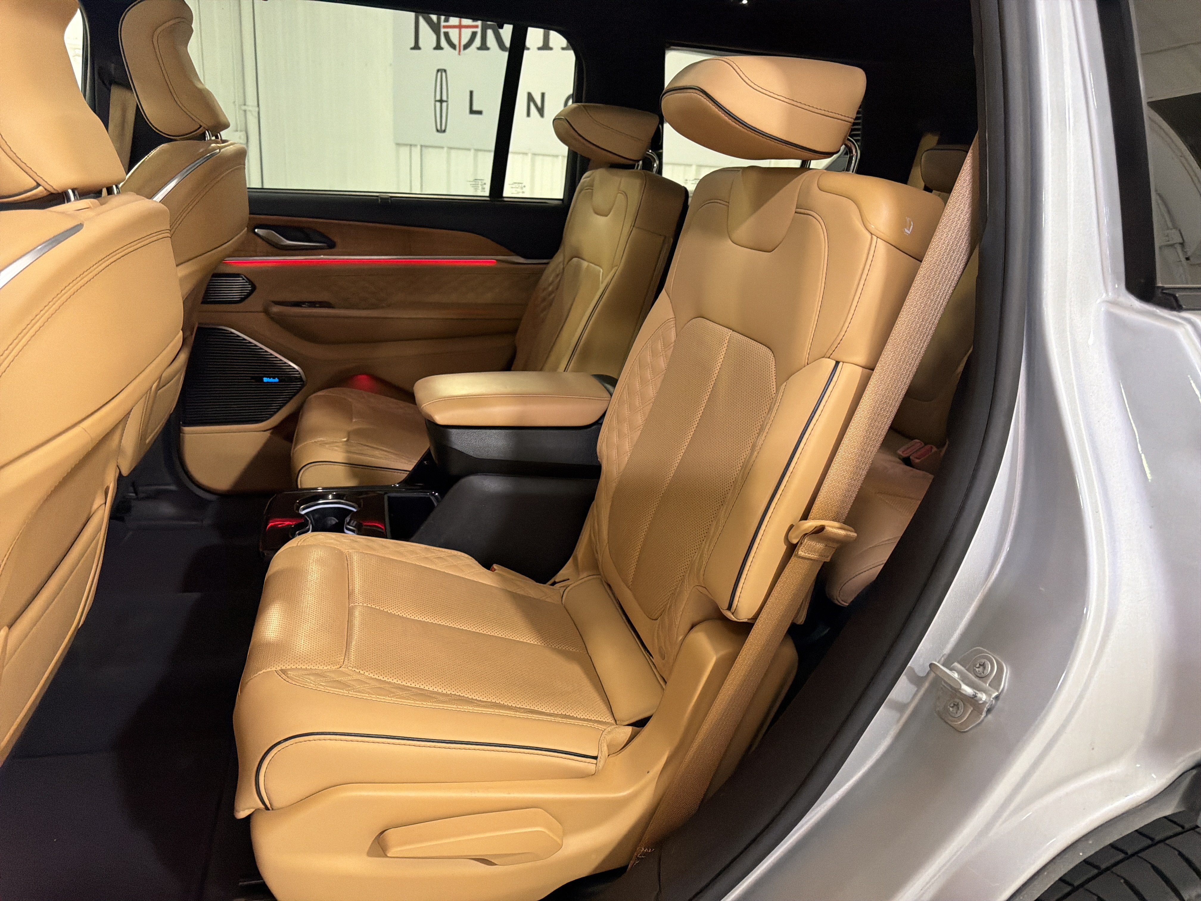 Used 2023 Jeep Grand Cherokee L Summit AWD/4WD image 10