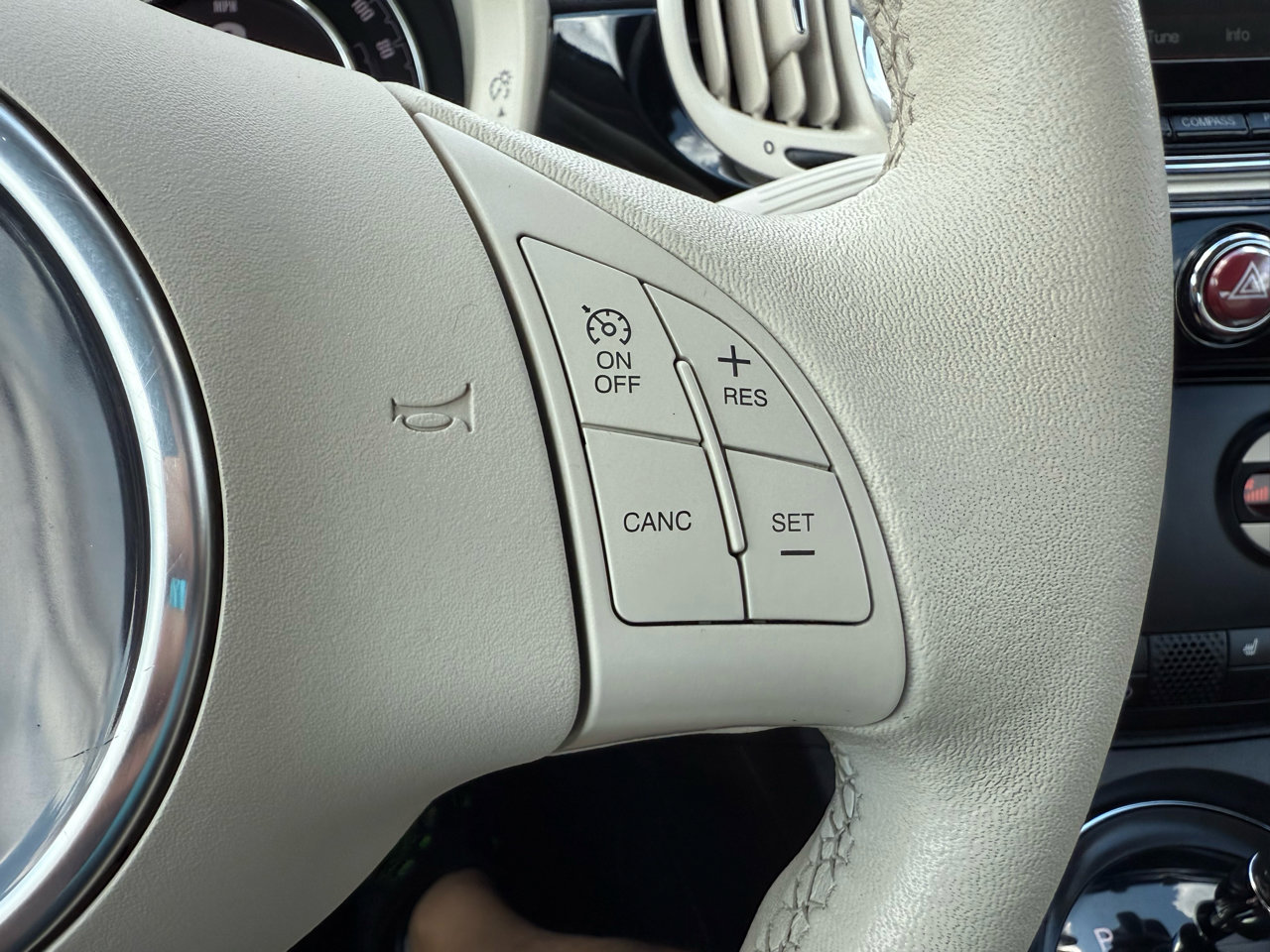 Used 2017 FIAT 500 Lounge image 25