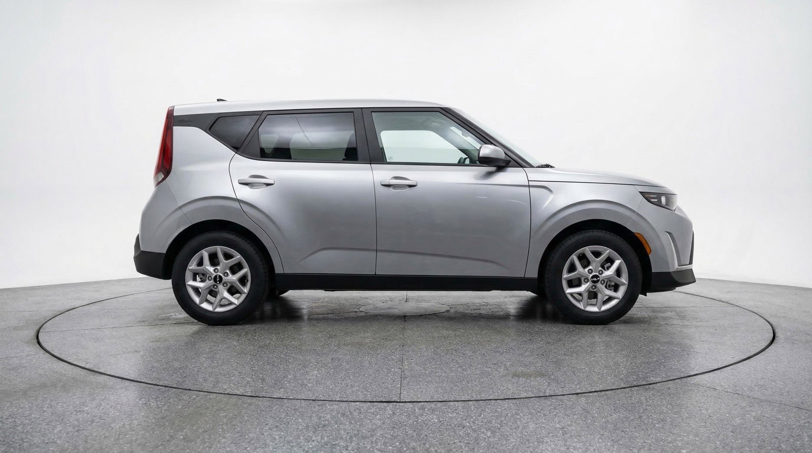 Used 2025 Kia Soul LX w/ LX Technology Package FWD image 11
