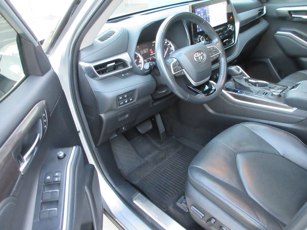Used 2022 Toyota Highlander Platinum AWD/4WD image 13