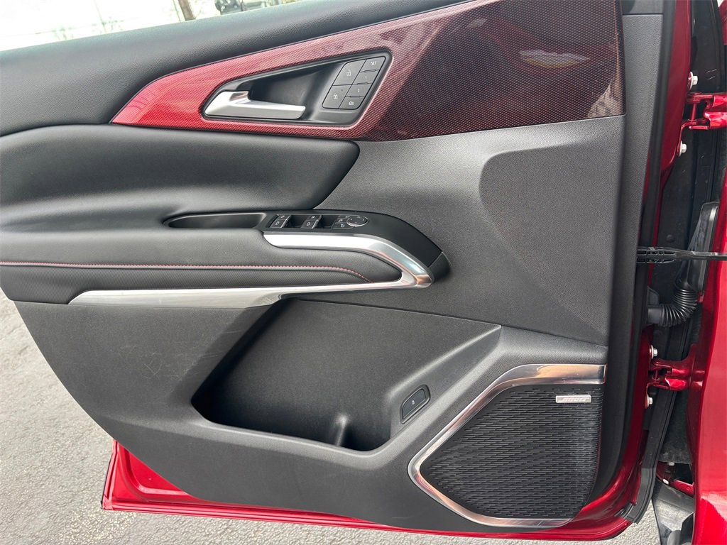 Used 2025 Chevrolet Traverse RS image 25