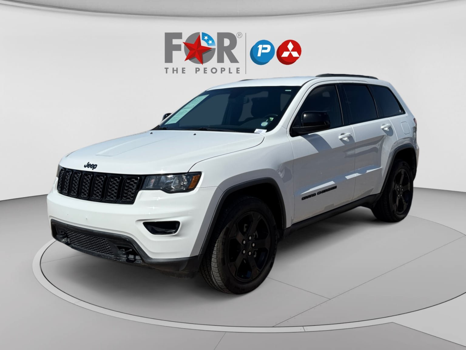 Used 2018 Jeep Grand Cherokee Laredo AWD/4WD image 1