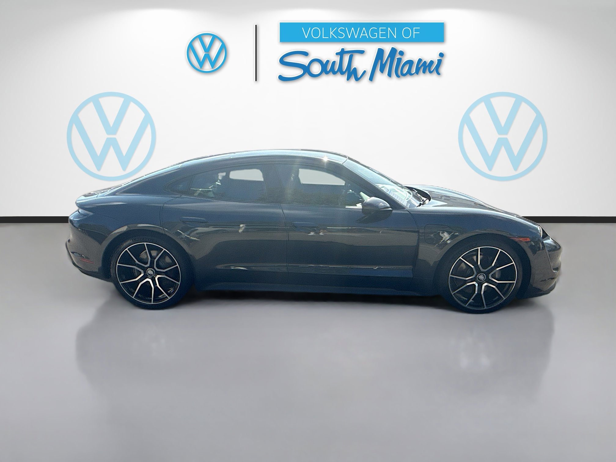 Used 2023 Porsche Taycan w/ Premium Package image 8