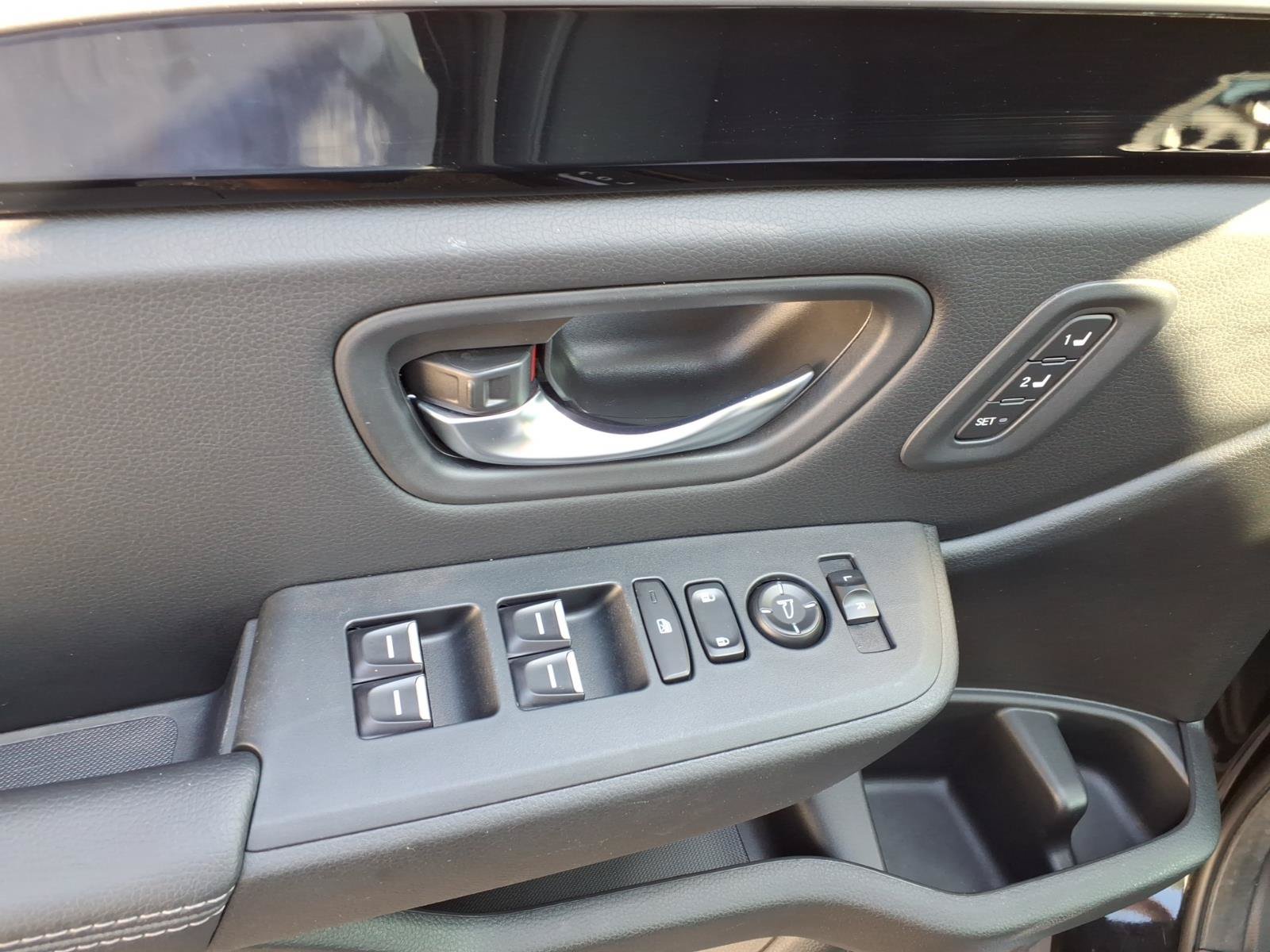 Certified 2025 Honda Pilot Touring image 15