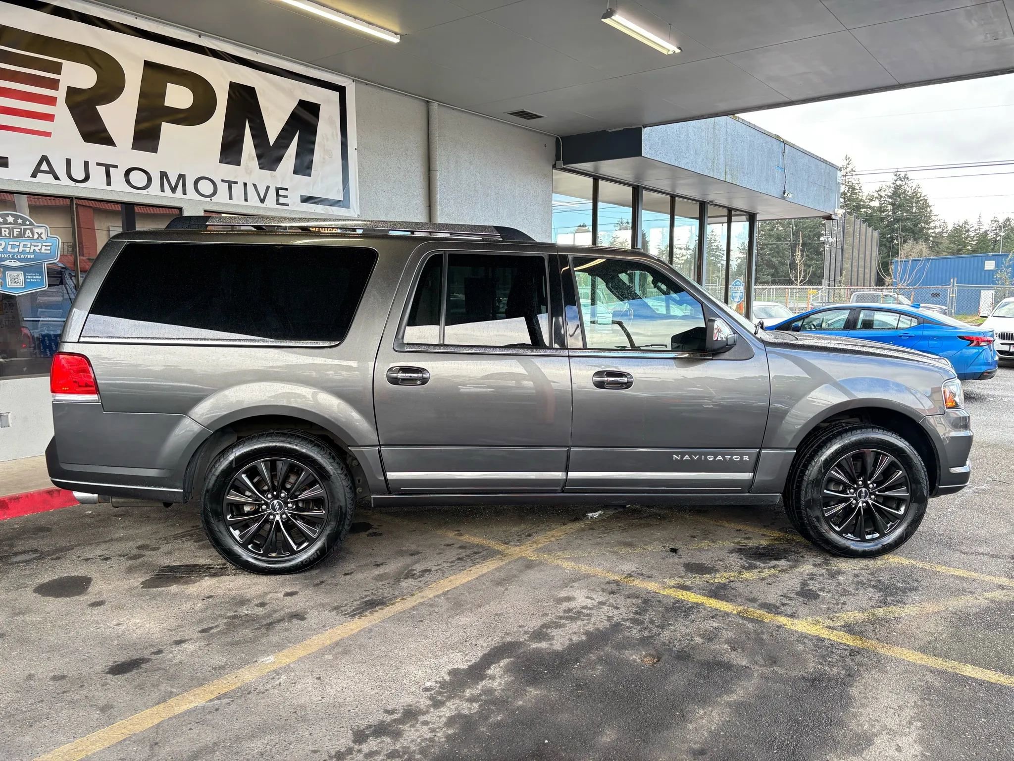 Used 2016 Lincoln Navigator L Select image 8