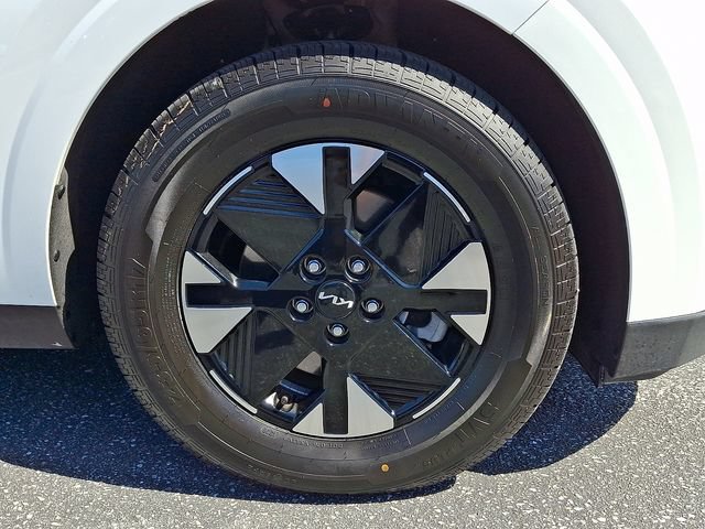 Certified 2026 Kia Carnival LXS FWD image 8