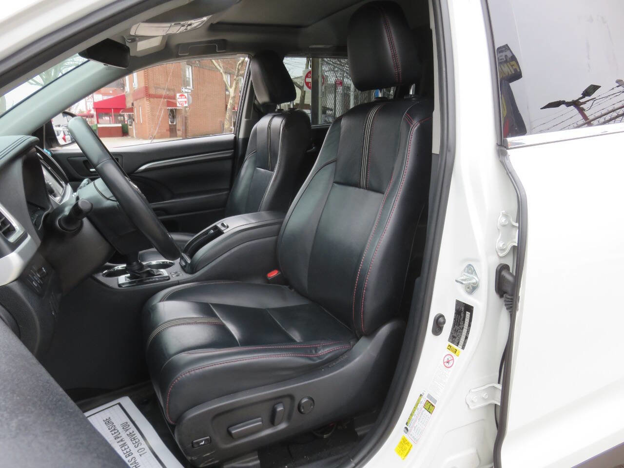 Used 2019 Toyota Highlander SE image 10