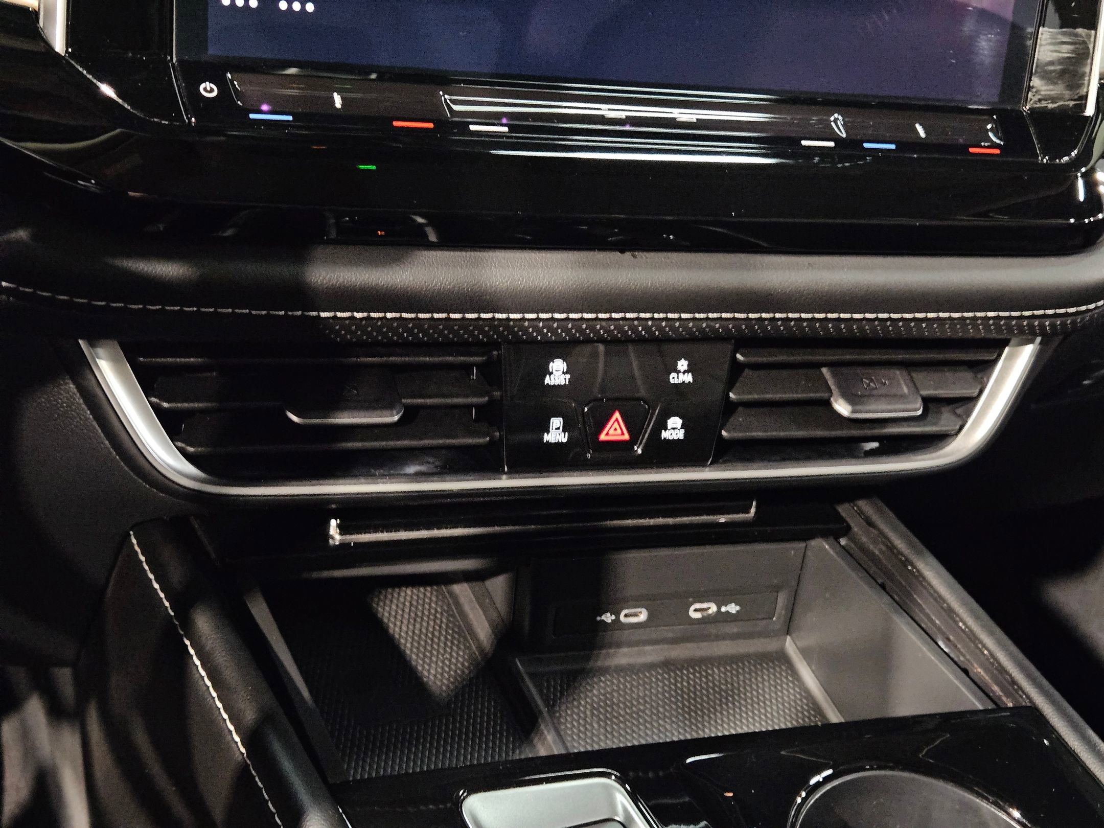 Used 2024 Volkswagen Atlas SE image 30