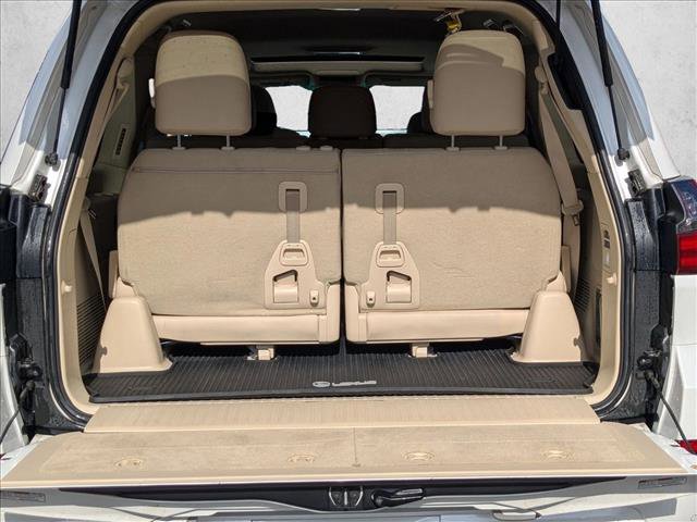 Used 2016 Lexus LX 570 4WD w/ Luxury Package image 6