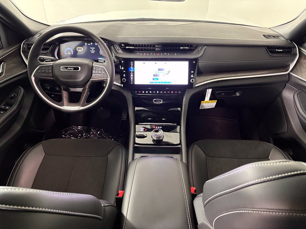 New 2027 Jeep Grand Cherokee Altitude AWD/4WD image 32