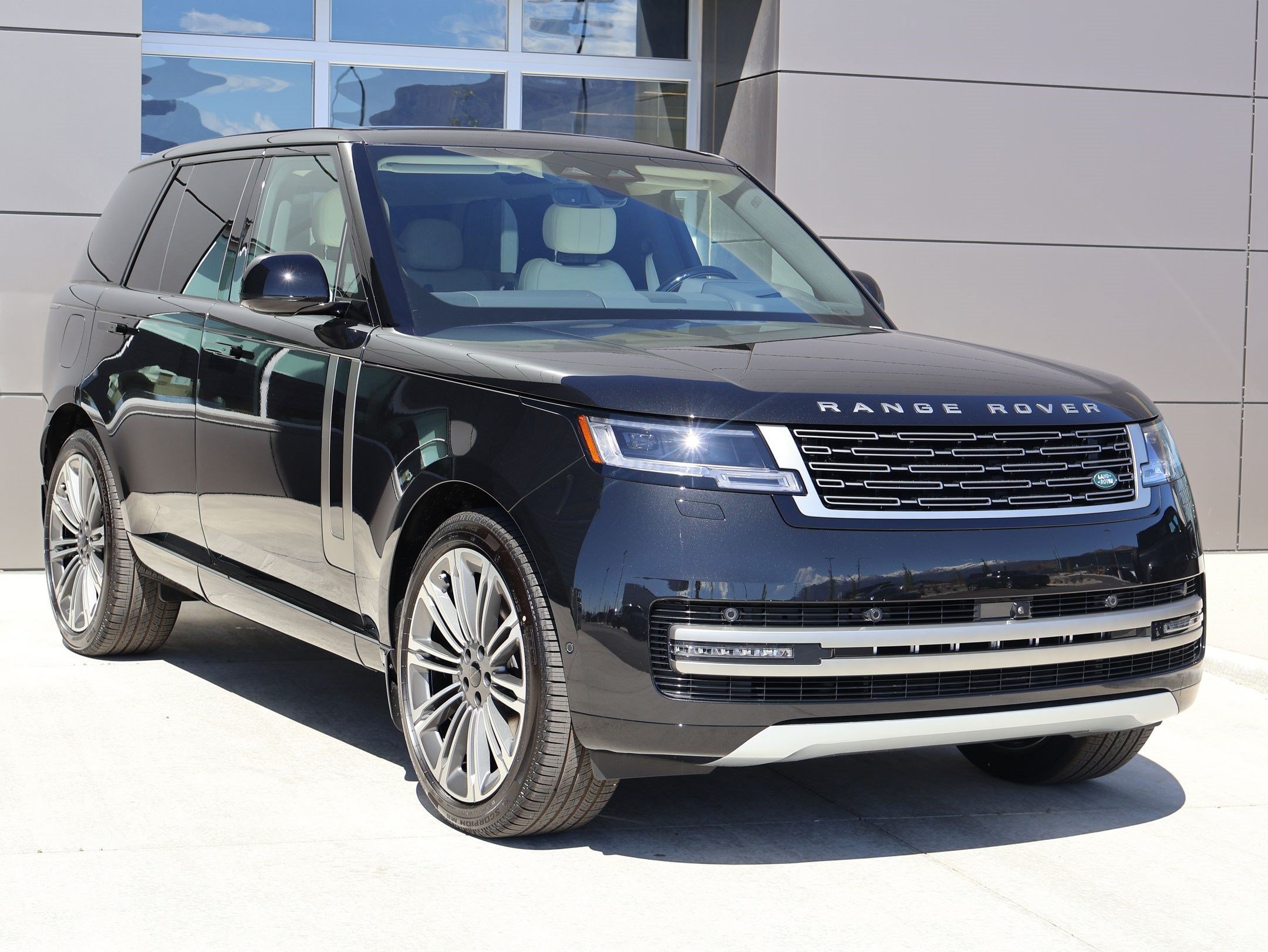 New 2026 Land Rover Range Rover SE AWD/4WD image 3