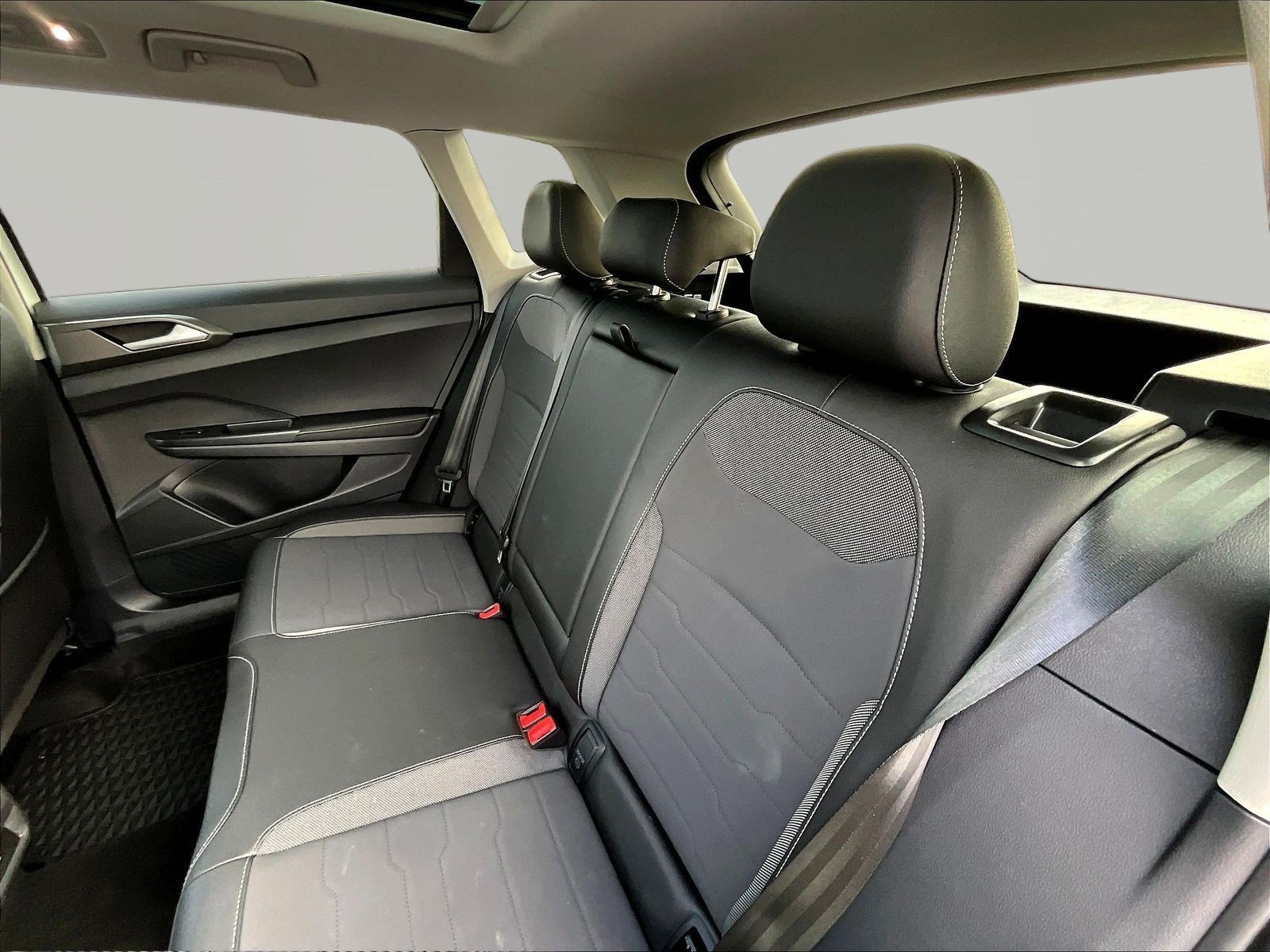 Used 2025 Volkswagen Taos SE FWD image 22